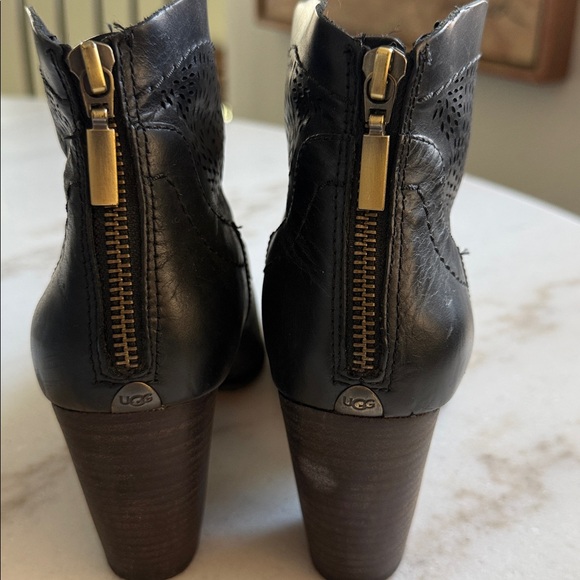 UGG Ankle Boots Charlotte Perforated Black Leather with Zip Back. - Picture 5 of 9